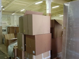 Выгрузили кровати